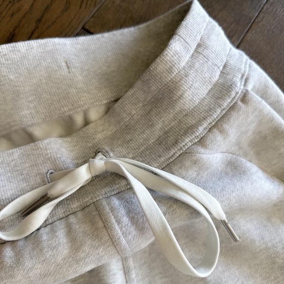 ☑️LULULEMON SCUBA CROPPED 7/8 JOGGER LIGHT GRAY XXS - Picture 6 of 8